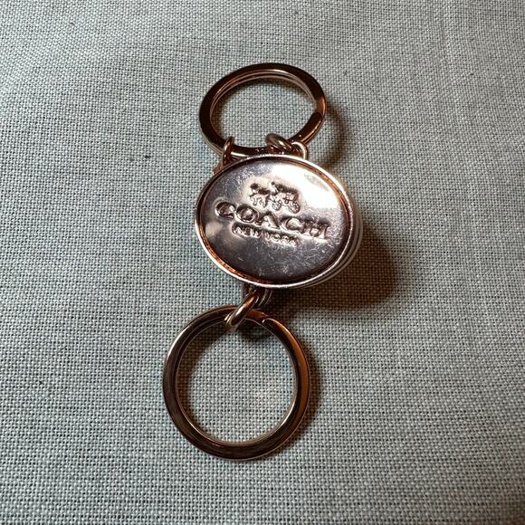 Coach Valet Rose Gold Turnlock Key Fob Keychain - Picture 2 of 2